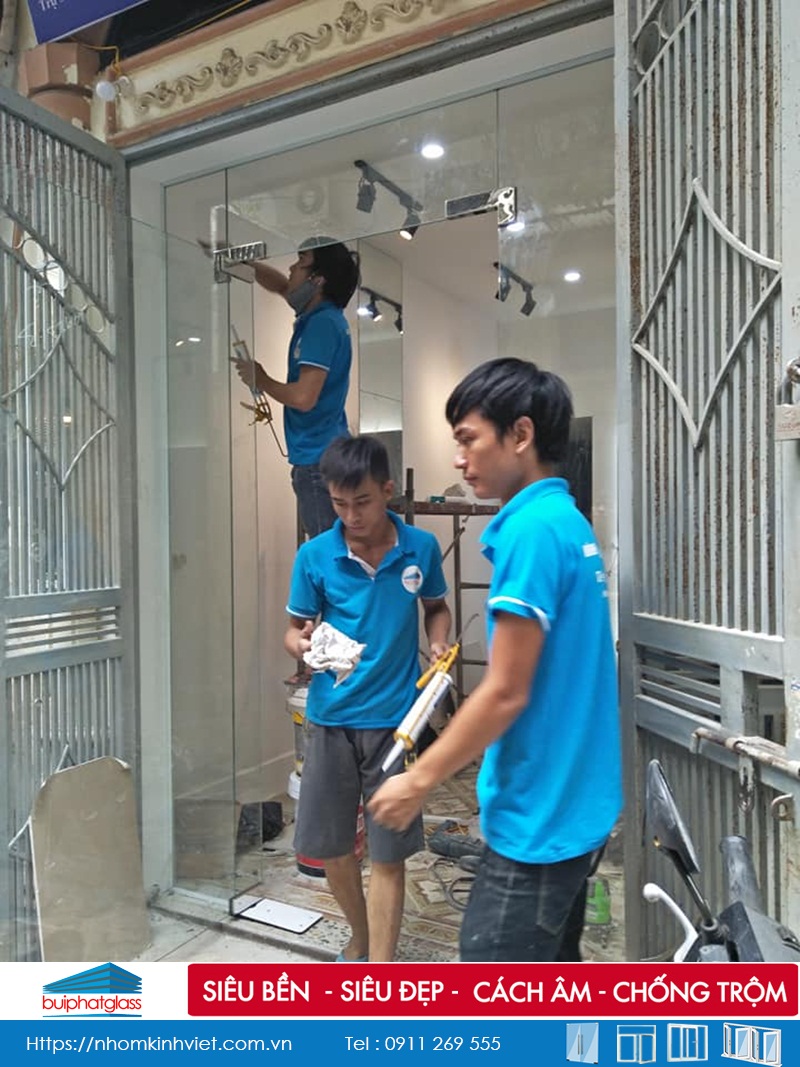 Công trình cửa kính thủy lực và gương tại 117 Thái Hà