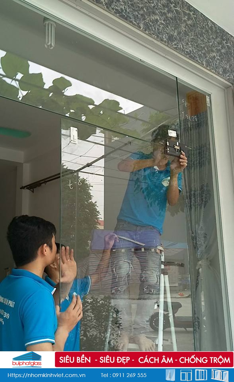 Thi công cửa kính thủy lực bản lề sàn tại Đô Nghĩa, Cầu Giấy