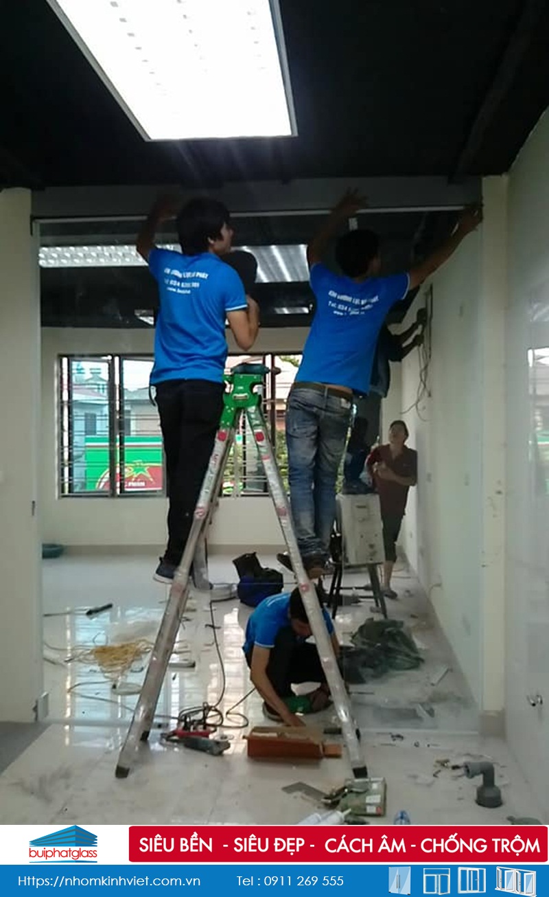 Hoàn thiện cửa kính cường lực tại ô 27 liền kề 4 Kđt Văn Khê