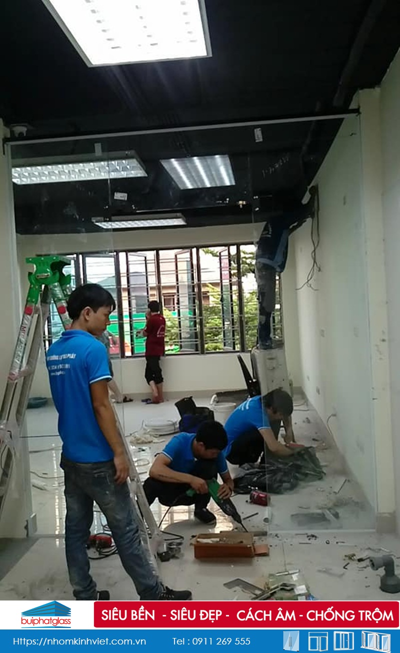 Hoàn thiện cửa kính cường lực tại ô 27 liền kề 4 Kđt Văn Khê