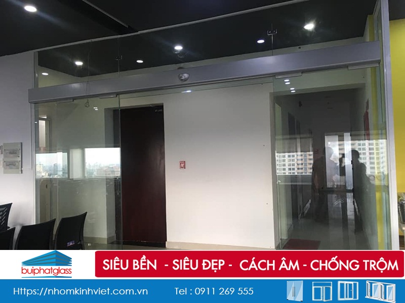 Thi công cửa kính tự động đóng mở tại Võ Văn Tần, Quận 3