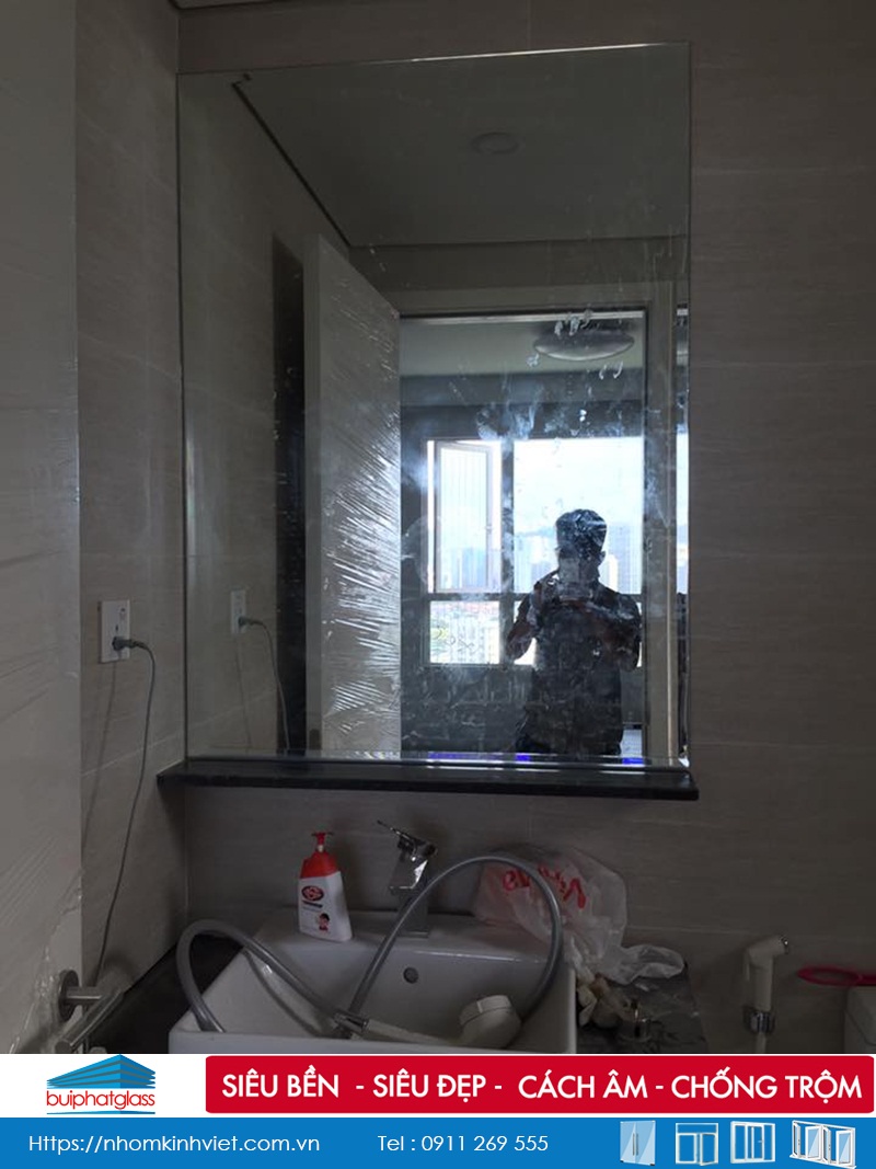 Phòng tắm kính cường lực lắp tại kđt Seasons Avenue Mỗ Lao