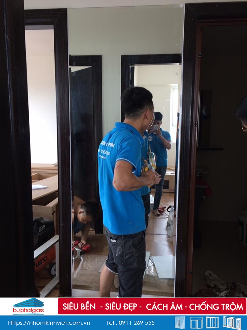 Lắp Gương ghép ô hình chữ nhật tại tòa B 283 Khương Trung