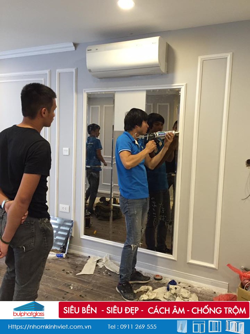 Lắp gương trang trí nhà anh Hiếu Tòa Garden Hill Trần Bình