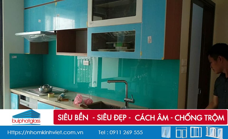 Lắp kính bếp màu xanh ngọc đẹp tại tòa HH2 FLC Đại Mỗ