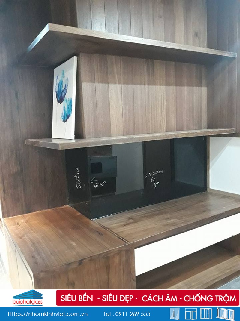 Thi công kính sơn màu cường lực ốp bếp tại Vinhome HCM