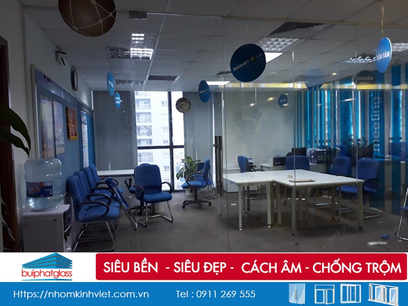Lắp vách kính ngăn văn phòng tại công ty Bảo Hiểm Bảo Việt