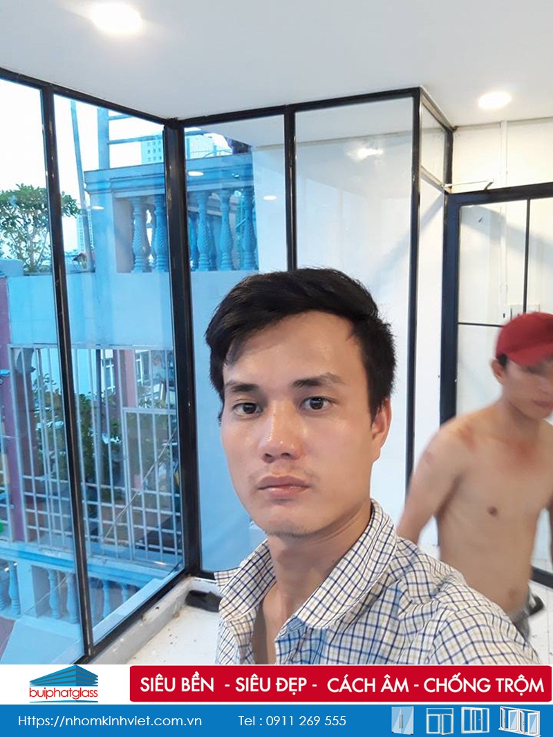 Thi công vách kính cường lực khung inox nhà cô Giang Quận 1