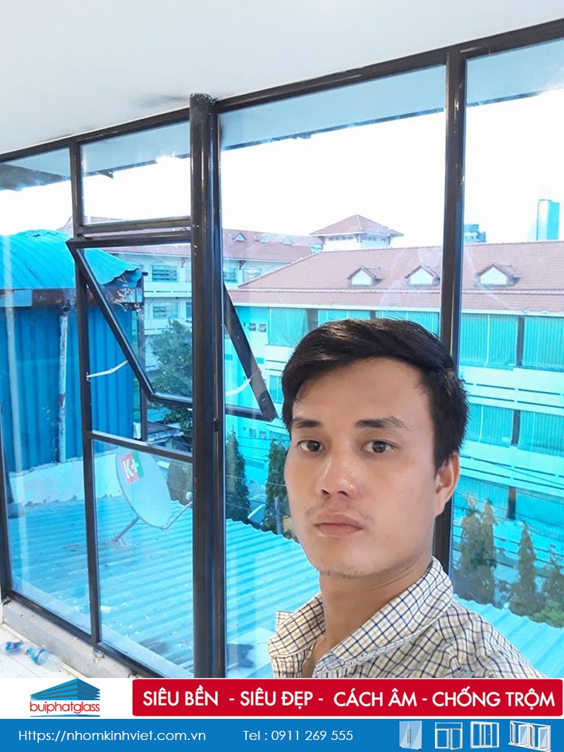 Thi công vách kính cường lực khung inox nhà cô Giang Quận 1