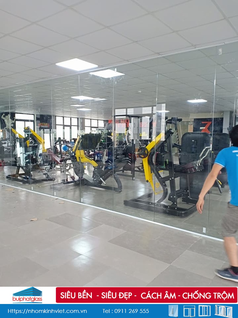 Vách cửa kính ngăn phòng tập Yoga, Gim tại Bán đảo Linh Đàm