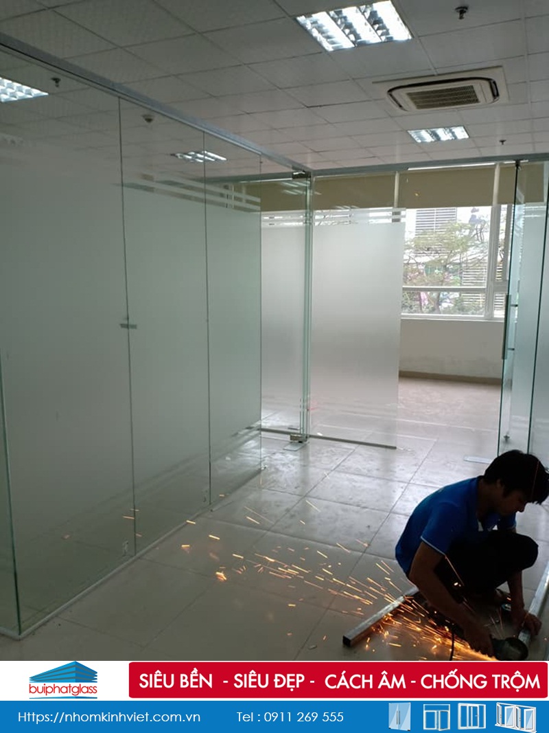 Thi công vách kính văn phòng tại Đức An 289 Khuất Duy Tiến