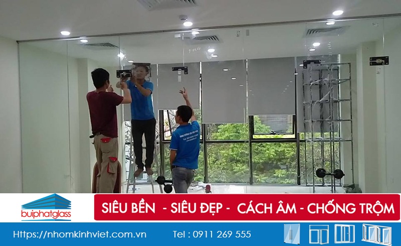 Thi công lắp vách ngăn kính văn phòng tại số 27 Đỗ Quang