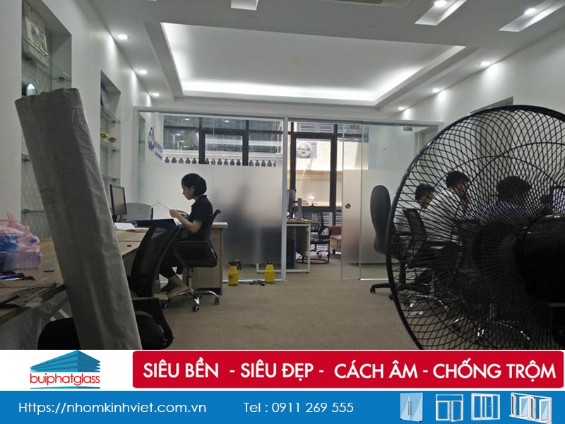 Lắp vách ngăn kính khung nhôm cho văn phòng Nestech Thái Hà