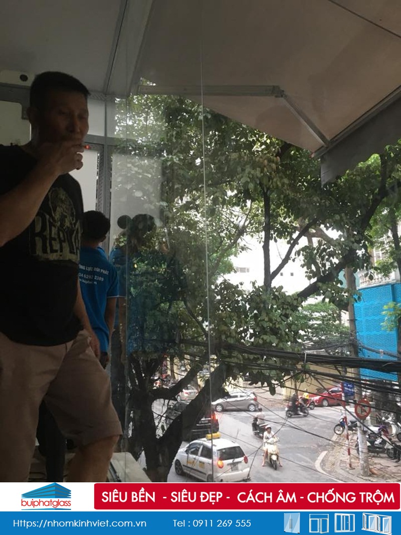 Lắp vách kính mặt dựng tấng 1, 2 tại 127b Triệu Việt Vương