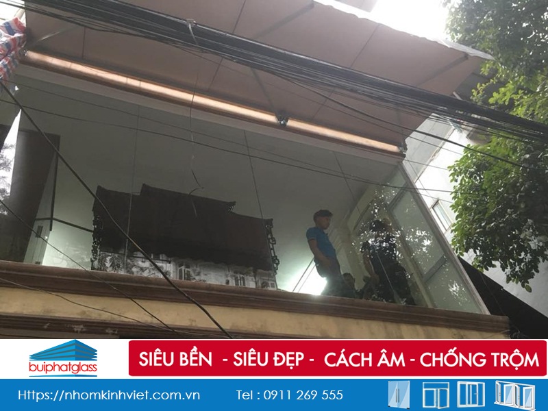 Lắp vách kính mặt dựng tấng 1, 2 tại 127b Triệu Việt Vương