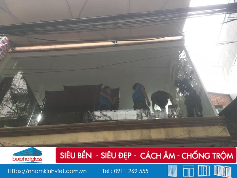 Lắp vách kính mặt dựng tấng 1, 2 tại 127b Triệu Việt Vương