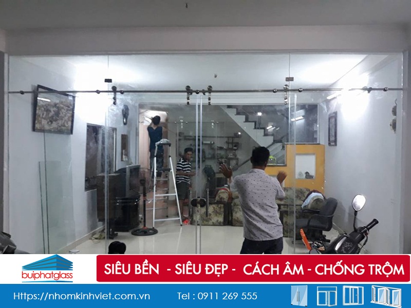 Vách ngăn kính cửa lùa lắp tại Trần Xuân Soạn Quận 7, HCM