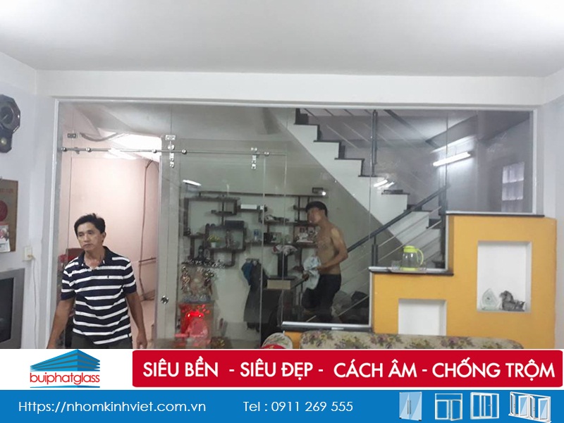 Vách ngăn kính cửa lùa lắp tại Trần Xuân Soạn Quận 7, HCM