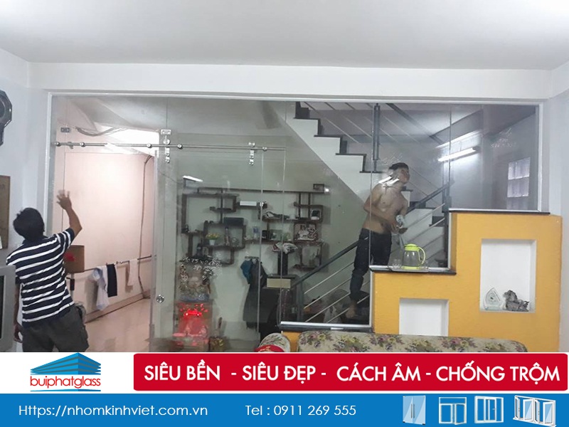 Vách ngăn kính cửa lùa lắp tại Trần Xuân Soạn Quận 7, HCM