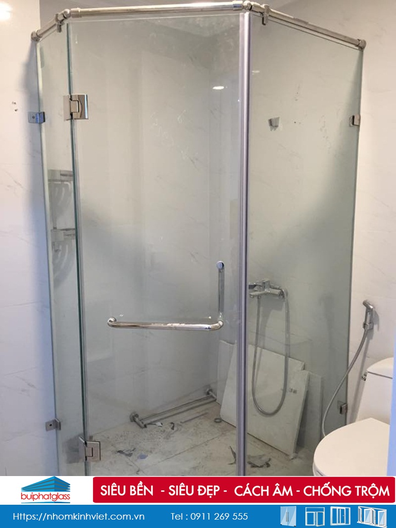 Thi công bồn tắm kính cường lực tại nhà anh Hiếu Garden Hill