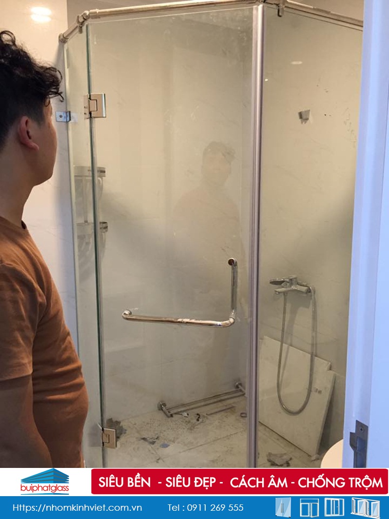 Thi công bồn tắm kính cường lực tại nhà anh Hiếu Garden Hill