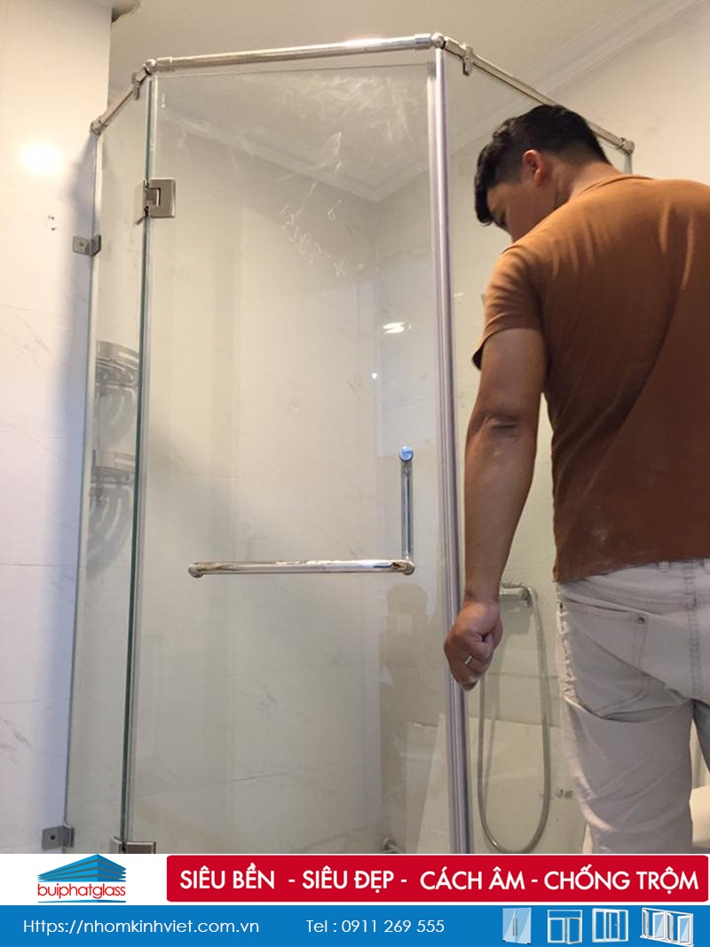 Thi công bồn tắm kính cường lực tại nhà anh Hiếu Garden Hill