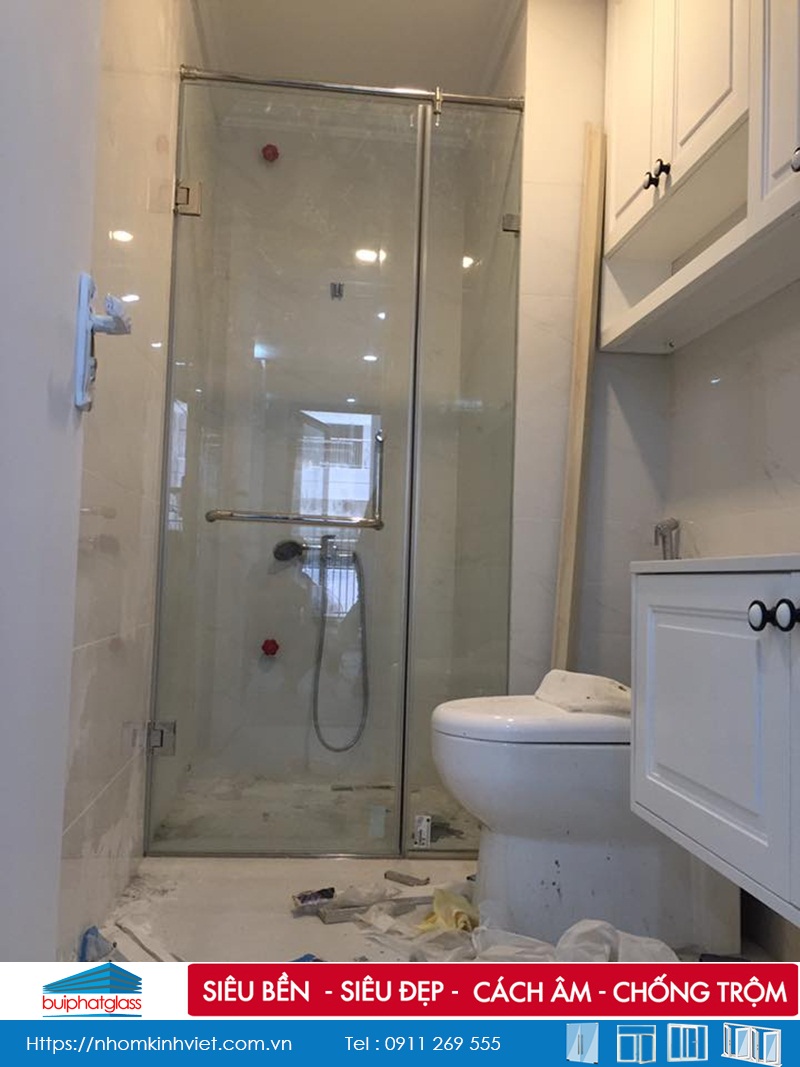 Thi công bồn tắm kính cường lực tại nhà anh Hiếu Garden Hill