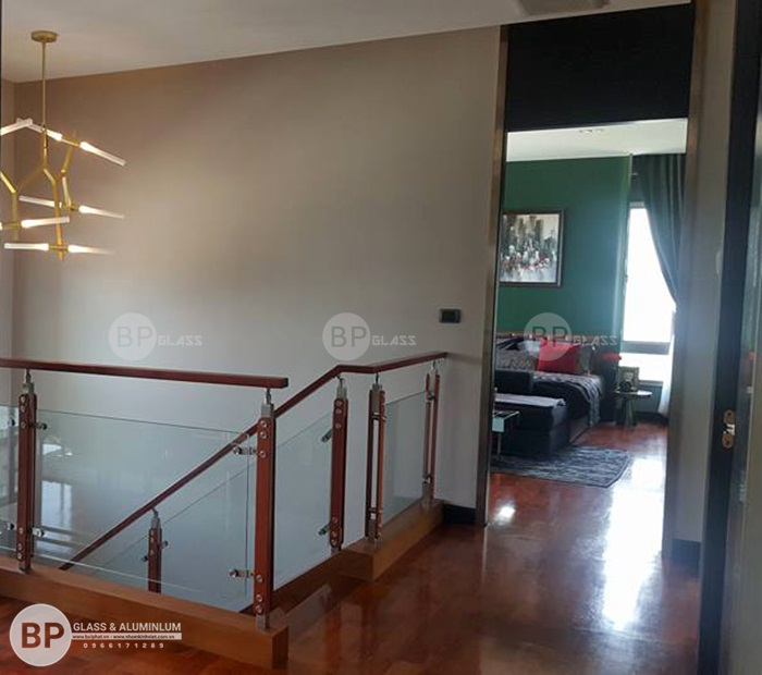 Cầu thang kính đẹp nhất thi công và lắp đặt tại Nghệ An
