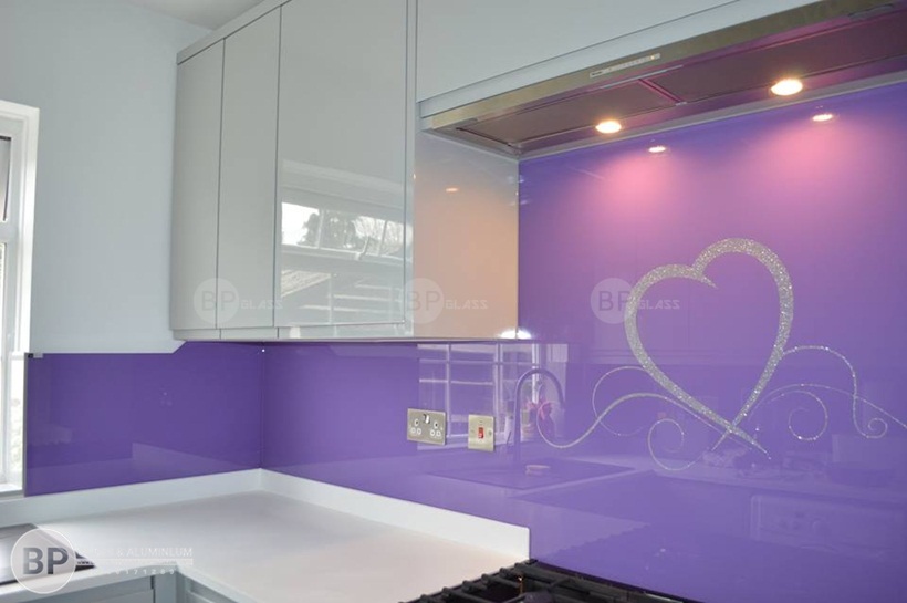 Kính bếp màu tím anh Kiên Thạch Thất