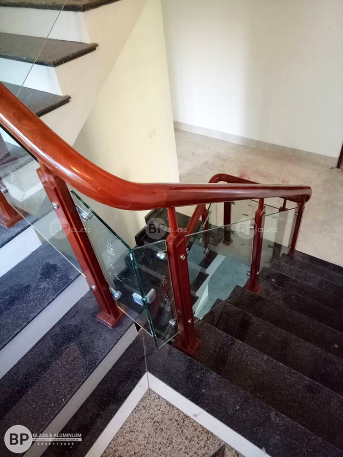 Chuẩn mực với từng chi tiết từ tay vịn gỗ đến chân trụ đều đẹp mắt nhất Chuẩn mực với từng chi tiết từ tay vịn gỗ đến chân trụ đều đẹp mắt nhất
