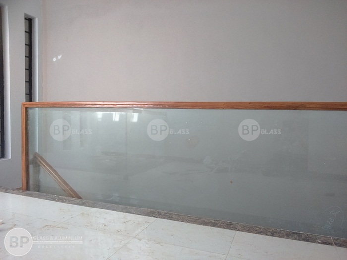 Tấm kính dài nhất cầu thang hơn 5m