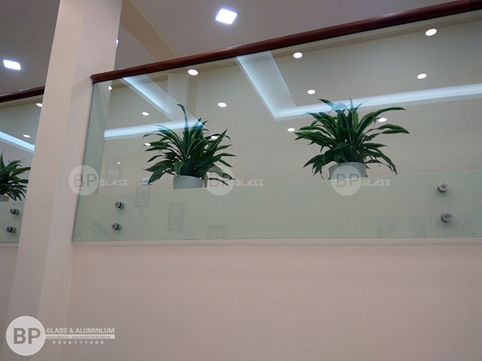 Pad hông làm từ Inox 304 chịu tải trên 100kg