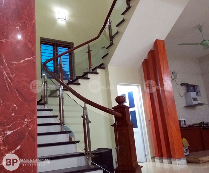 Trụ cái và trụ lắp kính đẹp mắt với cách chia trụ chuyên nghiệp với con mắt nhà nghề