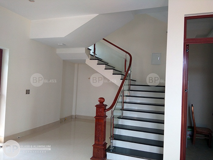 Cầu thang kính thi công và lắp đặt tại Đông Anh Hà Nội