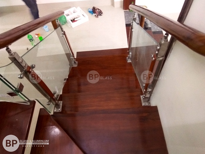 Mặt bậc nguyên tấm với vân gỗ nổi đẹp tuyệt vời Mặt bậc nguyên tấm với vân gỗ nổi đẹp tuyệt vời