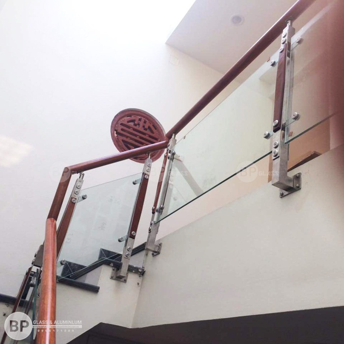 Các chân trụ inox ốp sườn được phân chia một cách hợp lý Các chân trụ inox ốp sườn được phân chia một cách hợp lý