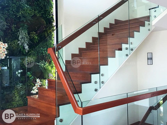 Mặt bậc cùng tay vịn lắp đặt chuyên nghiệp Mặt bậc cùng tay vịn lắp đặt chuyên nghiệp