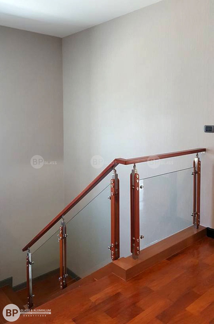 Chân trụ vững chắc kết nối kính cường lực Hải Long Chân trụ vững chắc kết nối kính cường lực Hải Long