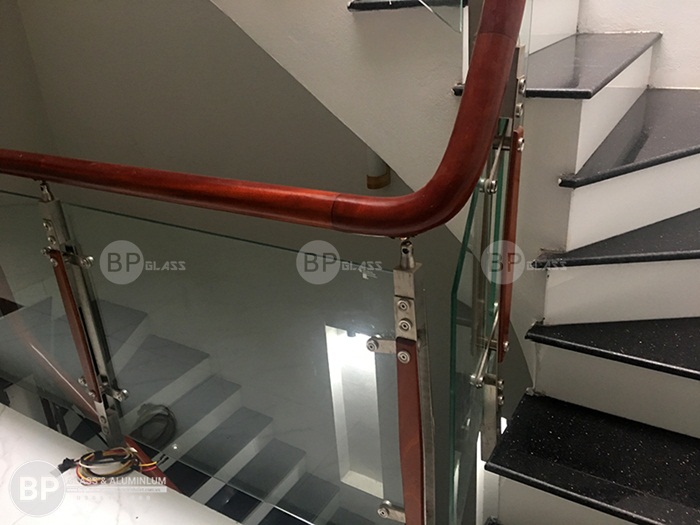 Tay vịn gỗ Nam Lim Nam Phi sang trọng và bền chắc Tay vịn gỗ Nam Lim Nam Phi sang trọng và bền chắc