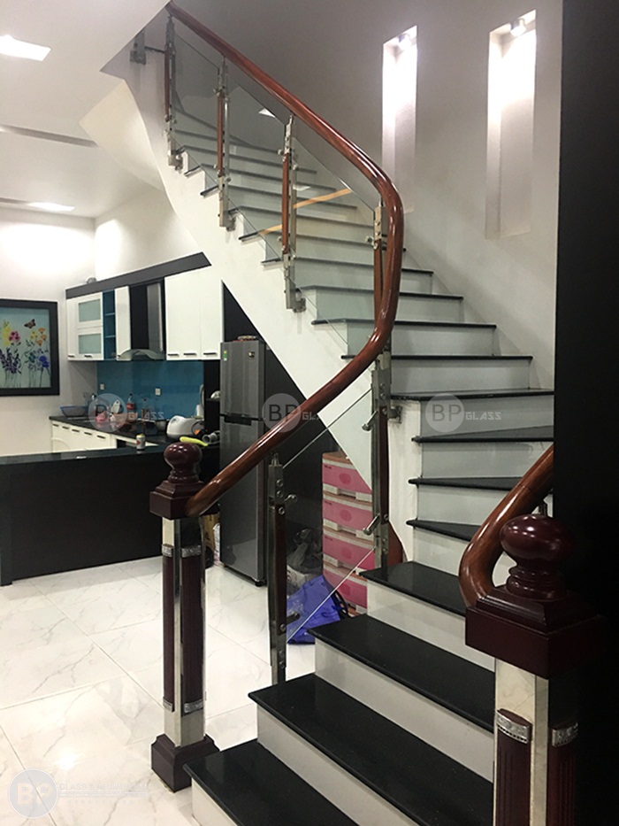 Cầu thang kính chúng tôi đã thi công và hoàn thành tại Ninh Bình Cầu thang kính chúng tôi đã thi công và hoàn thành tại Ninh Bình