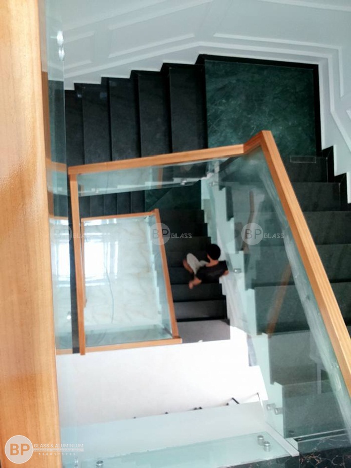 Tay vịn gỗ cầu thang bền đẹp với thời gian Tay vịn gỗ cầu thang bền đẹp với thời gian