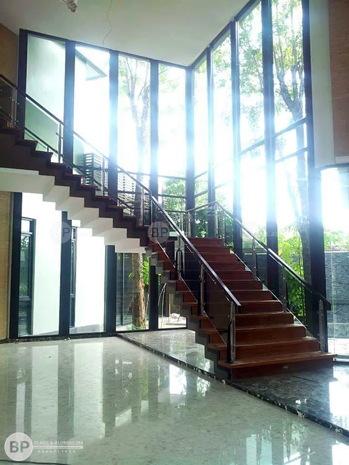Cầu thang kính nhà Anh Nam chúng tôi đã thi công và hoàn thiện Cầu thang kính nhà Anh Nam chúng tôi đã thi công và hoàn thiện