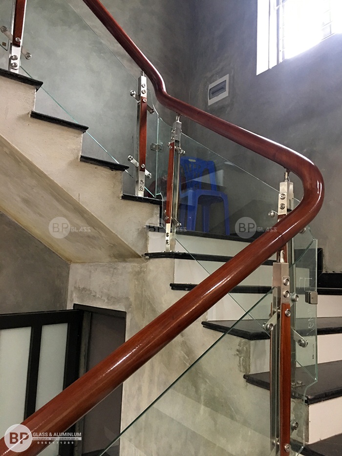 Kính cường lực được đo đạc với tỷ lệ đẹp mắt và song song nhau Kính cường lực được đo đạc với tỷ lệ đẹp mắt và song song nhau
