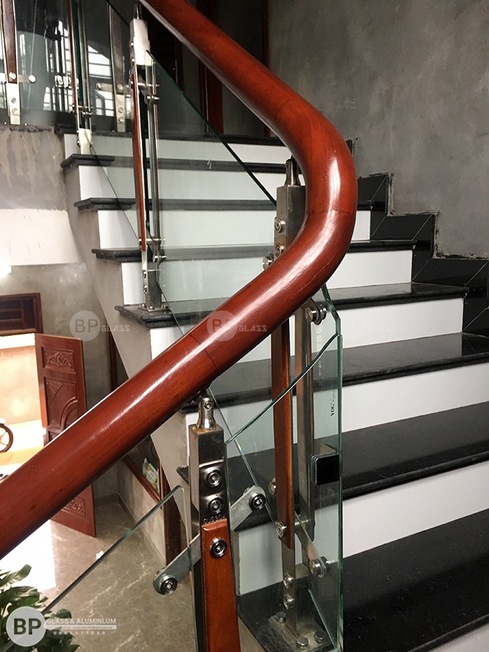 Sử dụng tay vịn gỗ Lim Nam Phi chuẩn phi 65 Sử dụng tay vịn gỗ Lim Nam Phi chuẩn phi 65