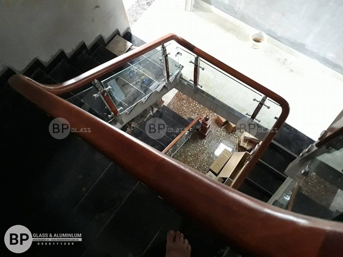 Tạo sự thông thoáng cho cầu thang khi nhìn từ trên xuống