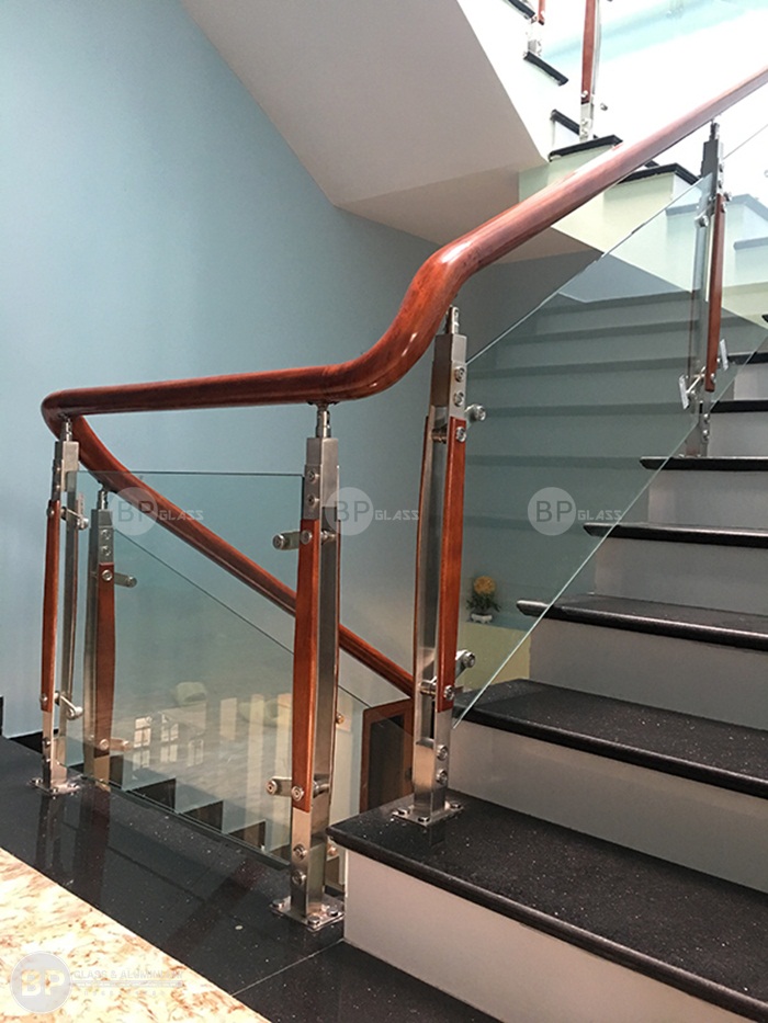 Kính cường lực Hải Long 10mm độ bền tối đa búa đập không vỡ Kính cường lực Hải Long 10mm độ bền tối đa búa đập không vỡ