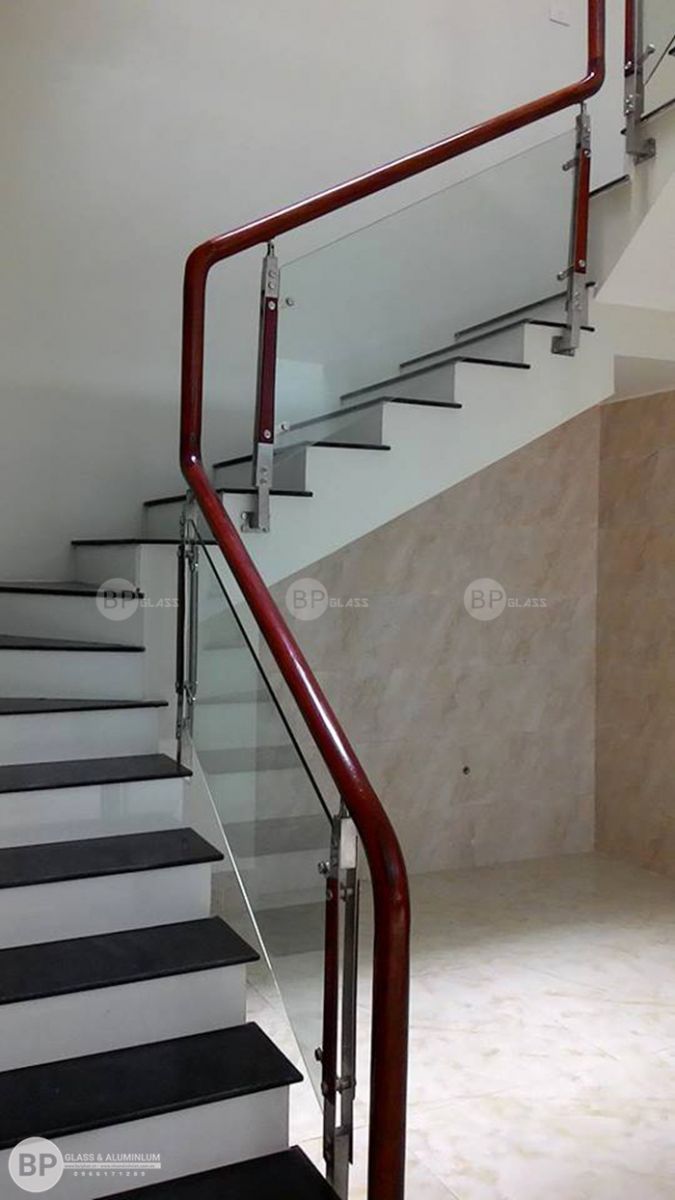 Sự đơn giản nhưng cực đẹp với cầu thang kính tại Phú Thọ mà chúng tôi đã thi công