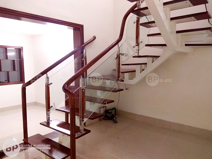 Hình ảnh công trình cầu thang kính sau khi hoàn thiện tại Hà Nam Hình ảnh công trình cầu thang kính sau khi hoàn thiện tại Hà Nam