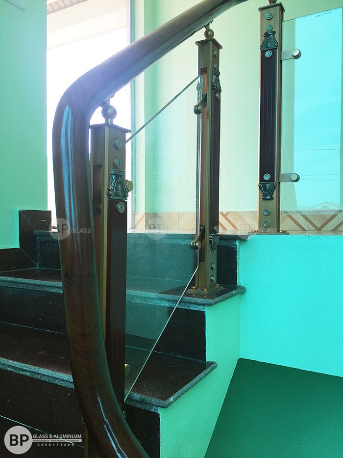 Chân trụ được lắp ghép sao cho đảm bảo sự chắc chắn nhất cho cầu thang