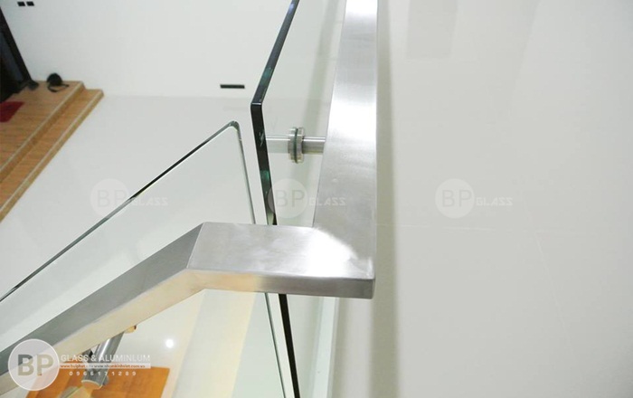 Kính cường lực cắt góc đẹp mắt Kính cường lực cắt góc đẹp mắt